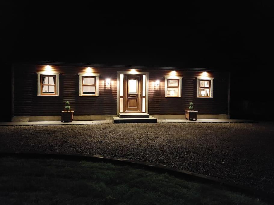 バリナ Luxurious Log Cabin With Lay-Z Spa Hot Tubヴィラ エクステリア 写真