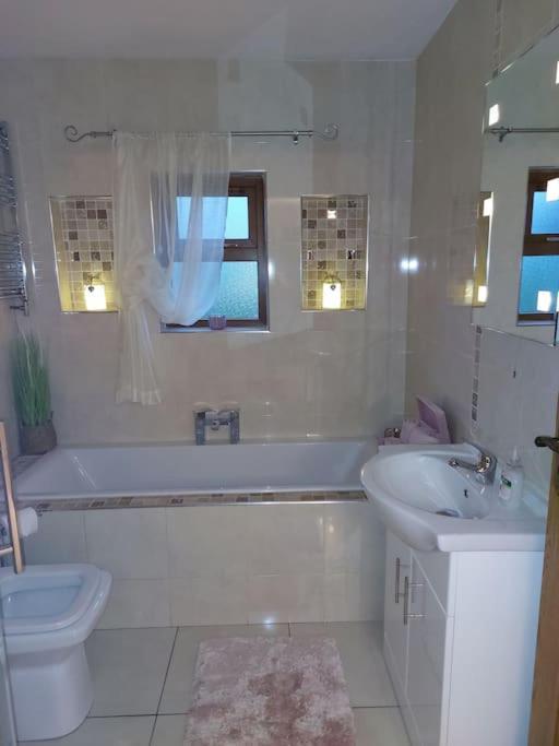 バリナ Luxurious Log Cabin With Lay-Z Spa Hot Tubヴィラ エクステリア 写真
