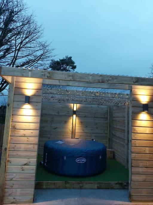 バリナ Luxurious Log Cabin With Lay-Z Spa Hot Tubヴィラ エクステリア 写真